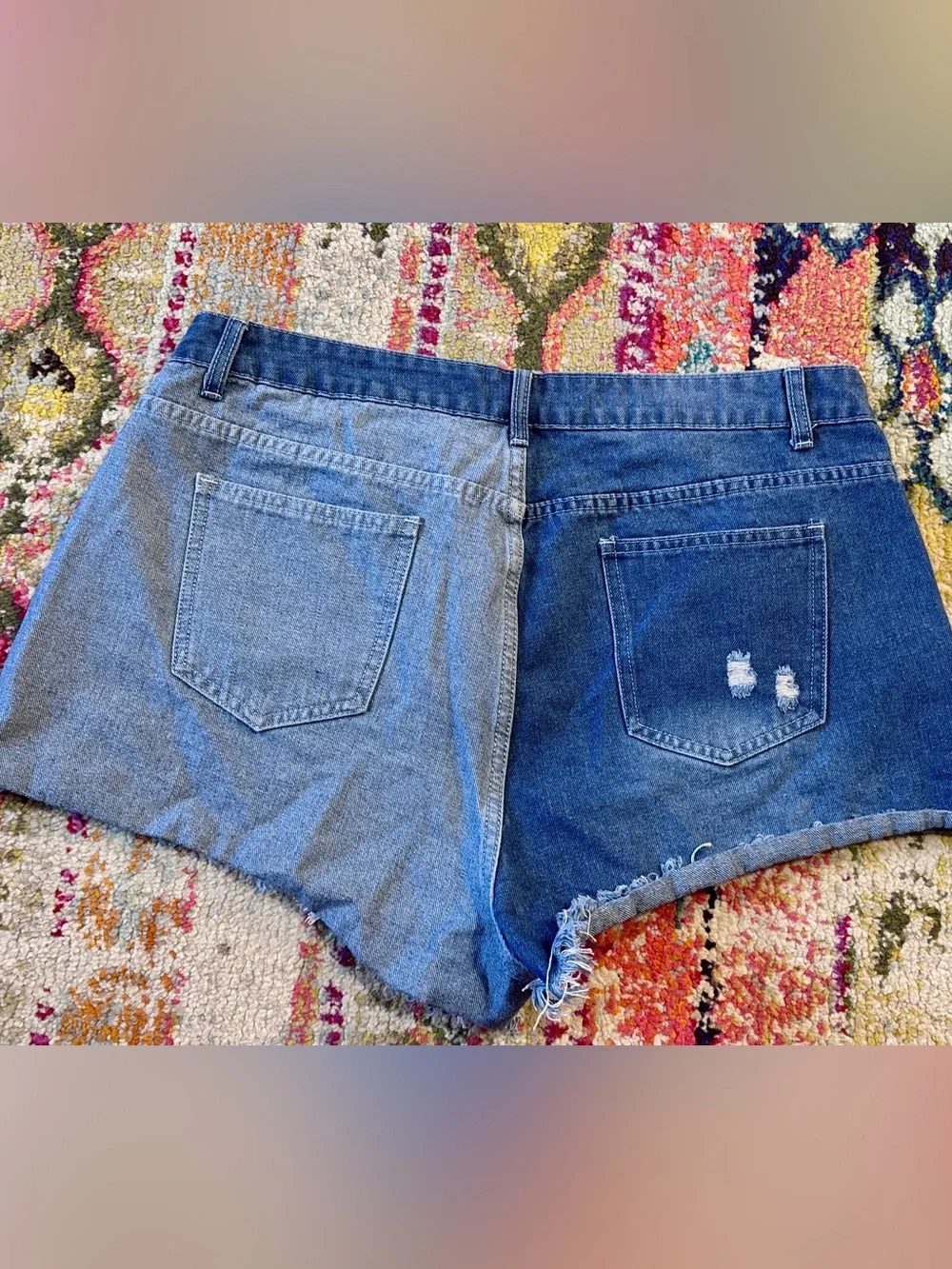 Two-Tone Distressed Denim Shorts - Blue
